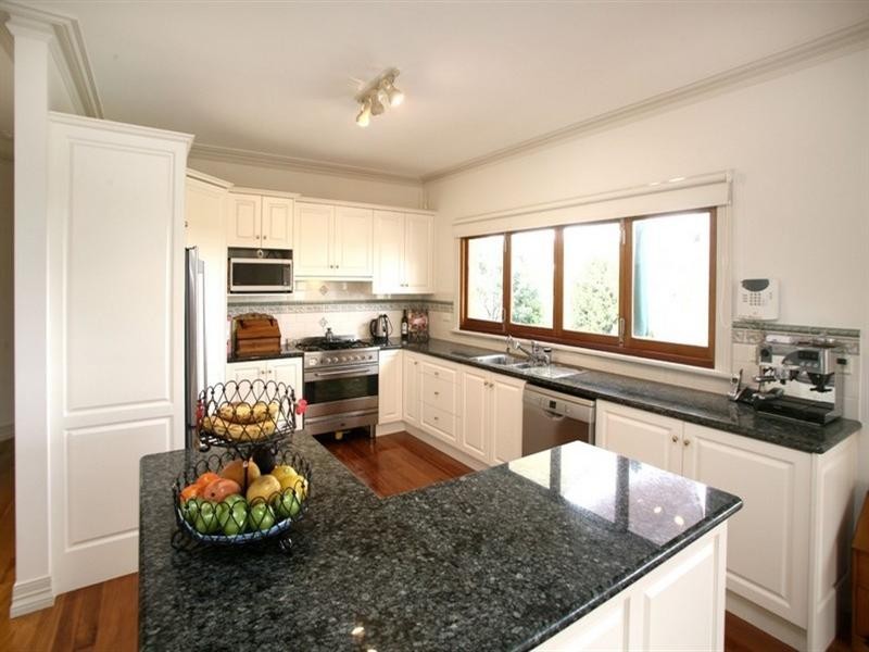 18 Parkview Terrace, Lysterfield South VIC 3156