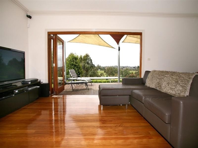 18 Parkview Terrace, Lysterfield South VIC 3156