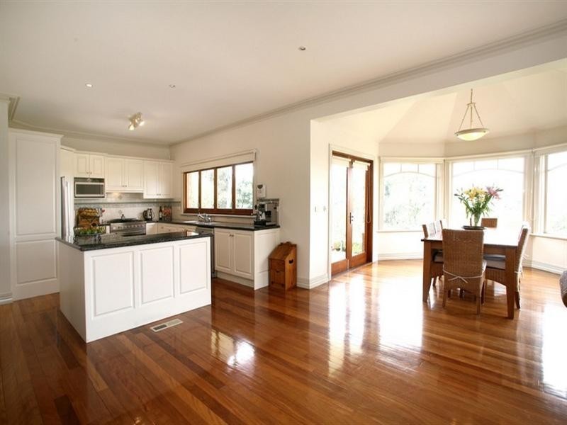 18 Parkview Terrace, Lysterfield South VIC 3156