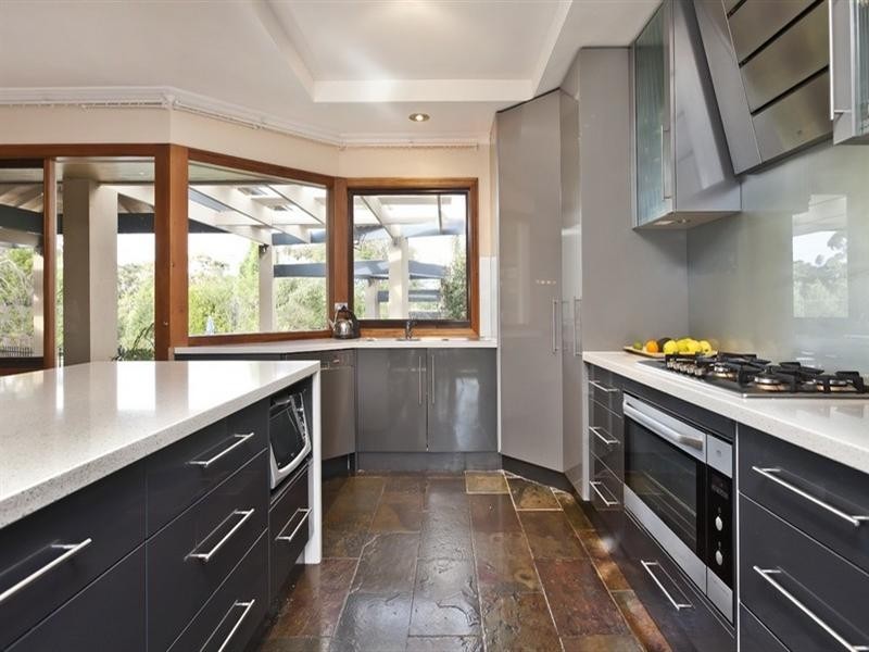 332 Hallam North Road, Lysterfield South VIC 3156