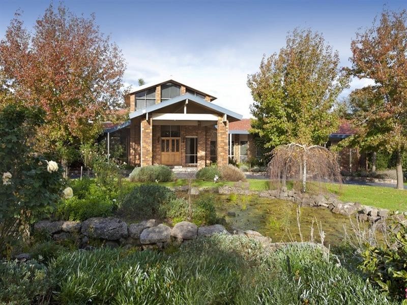 332 Hallam North Road, Lysterfield South VIC 3156