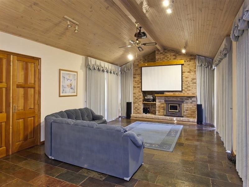 332 Hallam North Road, Lysterfield South VIC 3156