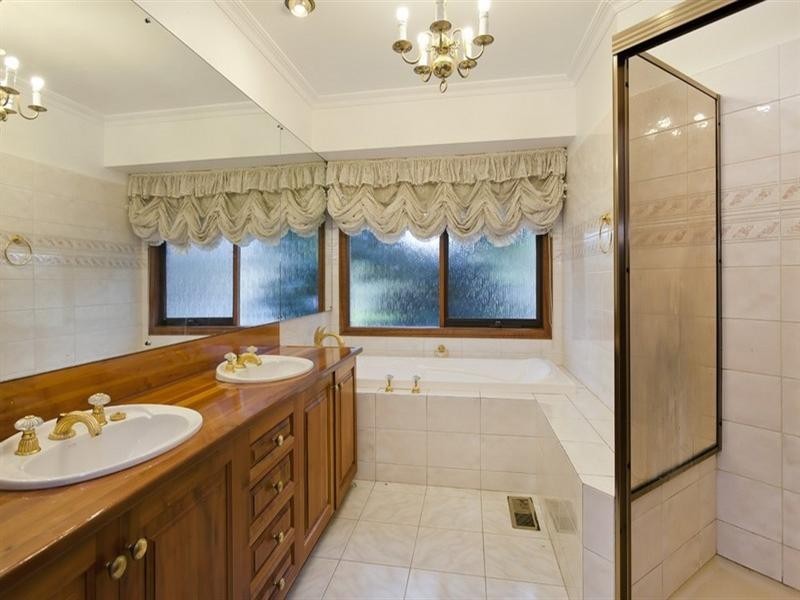 332 Hallam North Road, Lysterfield South VIC 3156