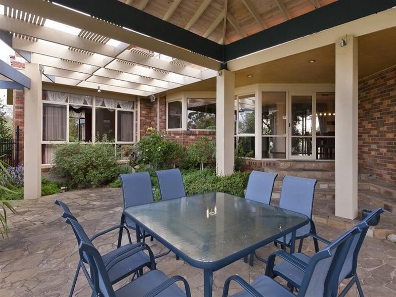 332 Hallam North Road, Lysterfield South VIC 3156