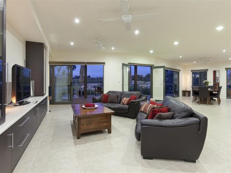 44 Churchill Park Drive, Lysterfield South VIC 3156