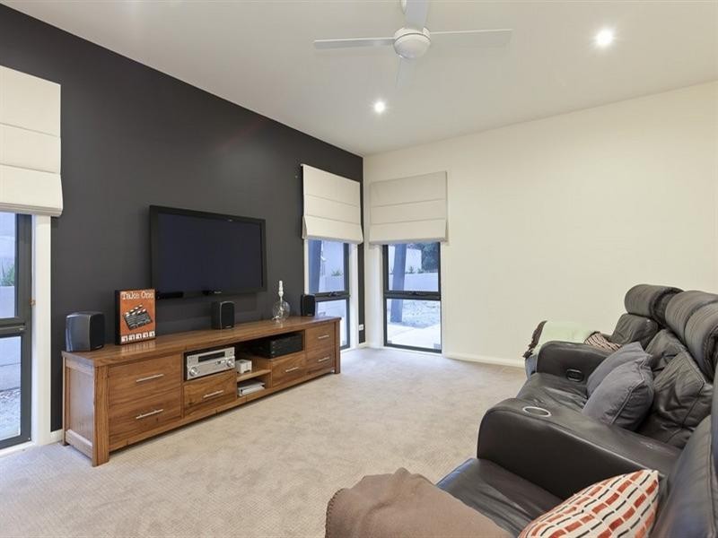 44 Churchill Park Drive, Lysterfield South VIC 3156