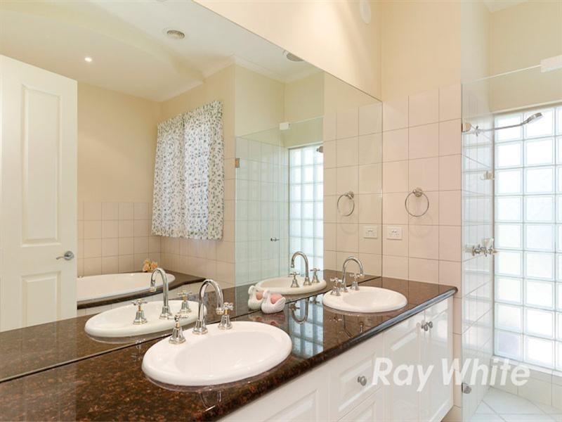 10 Gladesville Close, Lysterfield South VIC 3156