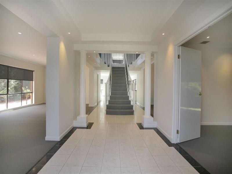 33 Claremont Way, Lysterfield VIC 3156