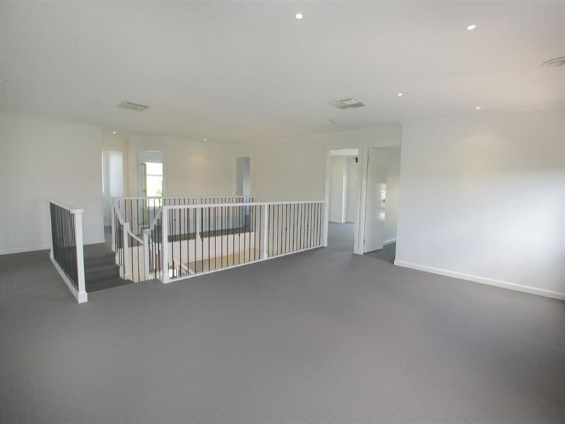 33 Claremont Way, Lysterfield VIC 3156