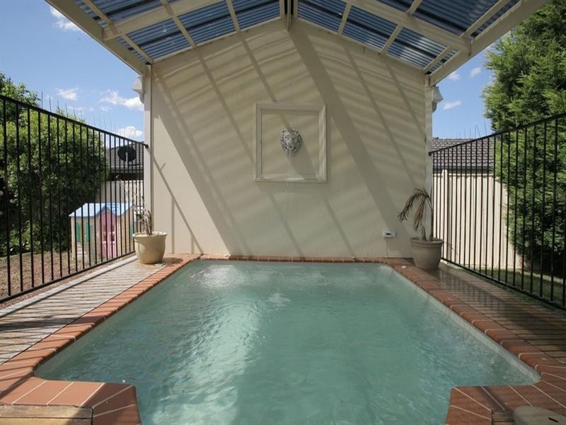 33 Claremont Way, Lysterfield VIC 3156