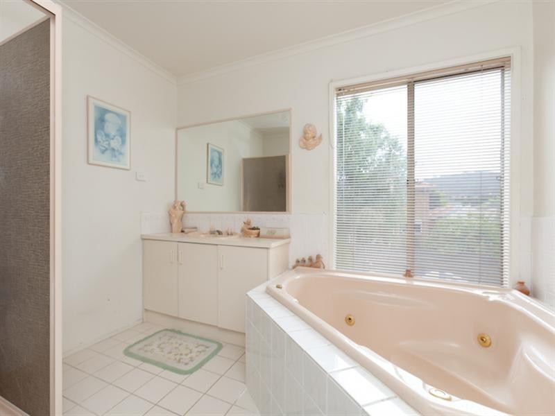 9 Fowler Road, Rowville VIC 3178