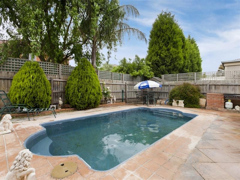 9 Fowler Road, Rowville VIC 3178