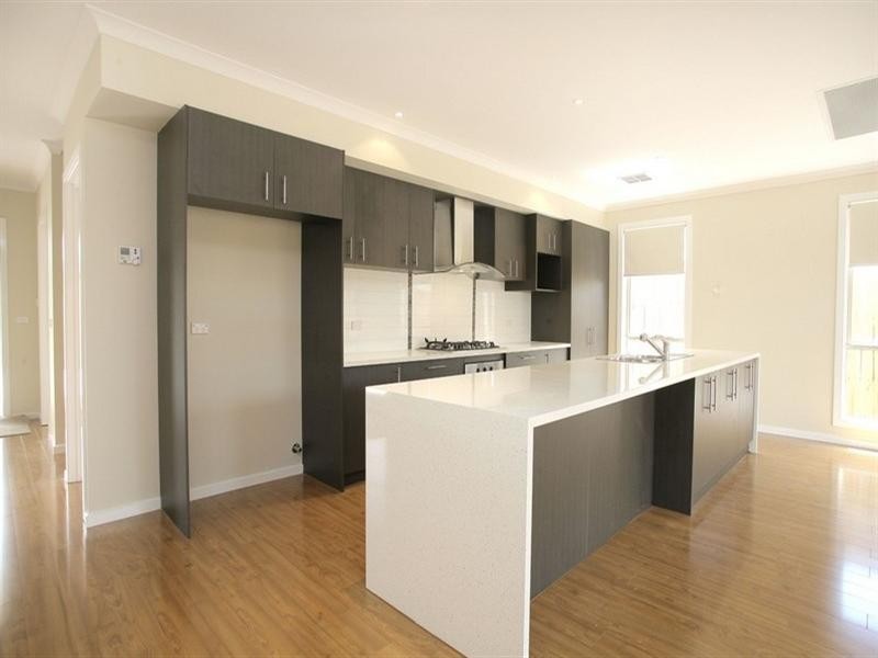 2/6 Lambourne Avenue, Rowville VIC 3178