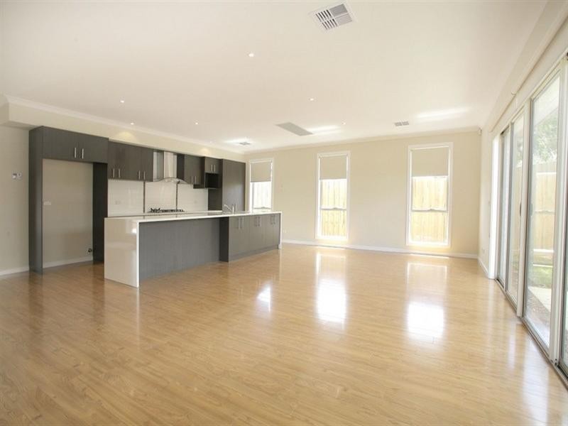 2/6 Lambourne Avenue, Rowville VIC 3178