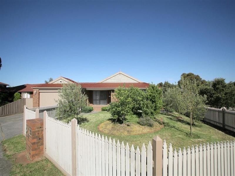 8 Trisha Drive, Rowville VIC 3178