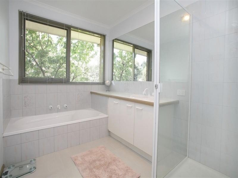 8 Trisha Drive, Rowville VIC 3178