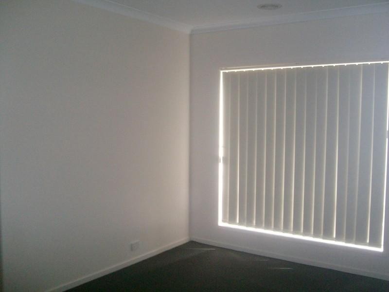 9 McGarvie Drive, Cranbourne North VIC 3977