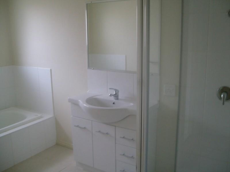 2/13 Bowen Street, Ferntree Gully VIC 3156