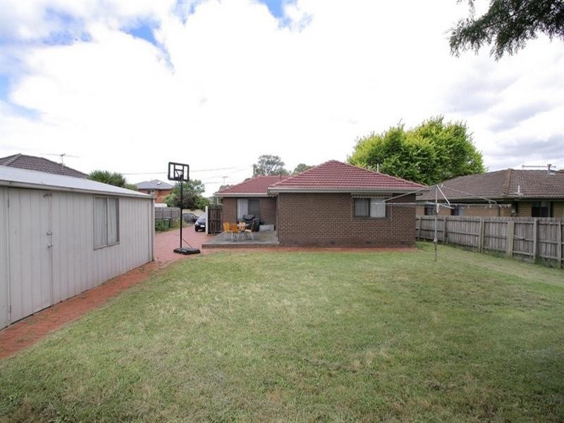 33 Deschamp Crescent, Rowville VIC 3178