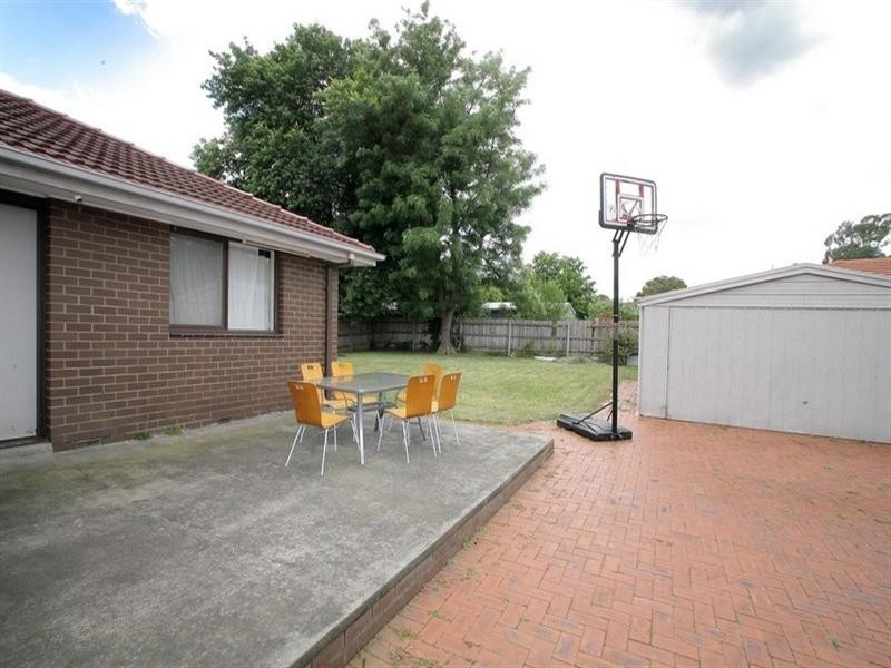 33 Deschamp Crescent, Rowville VIC 3178