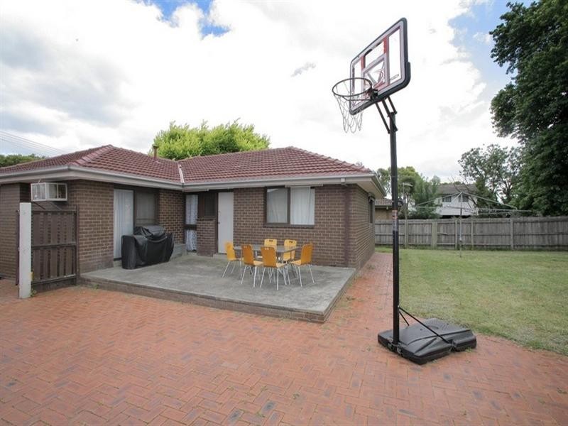 33 Deschamp Crescent, Rowville VIC 3178