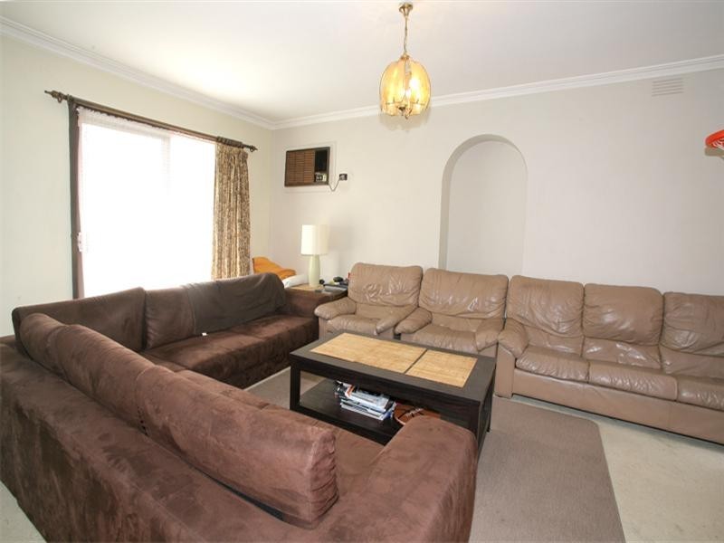 33 Deschamp Crescent, Rowville VIC 3178