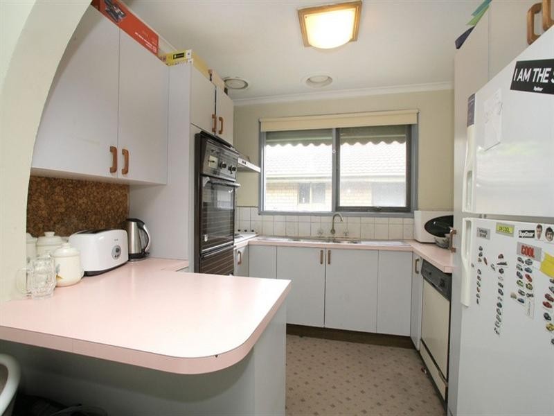 33 Deschamp Crescent, Rowville VIC 3178