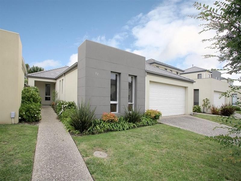 17 Sovereign Manors Crescent, Rowville VIC 3178 the real estate