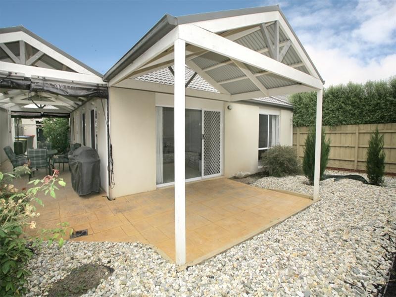 17 Sovereign Manors Crescent, Rowville VIC 3178