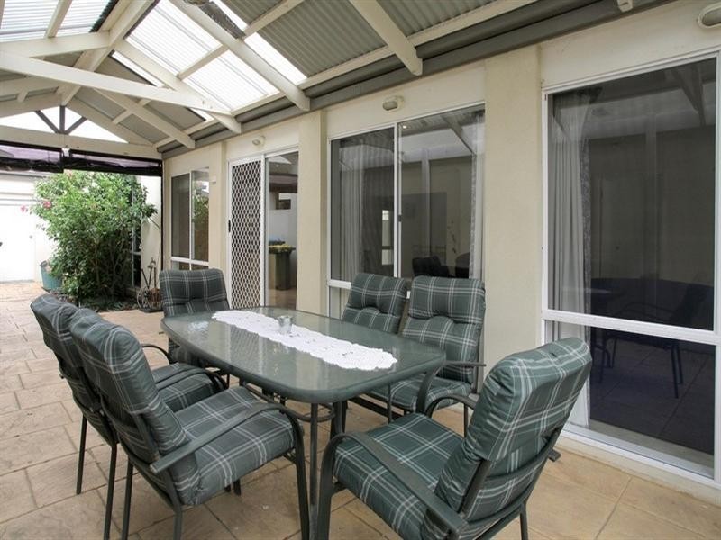 17 Sovereign Manors Crescent, Rowville VIC 3178