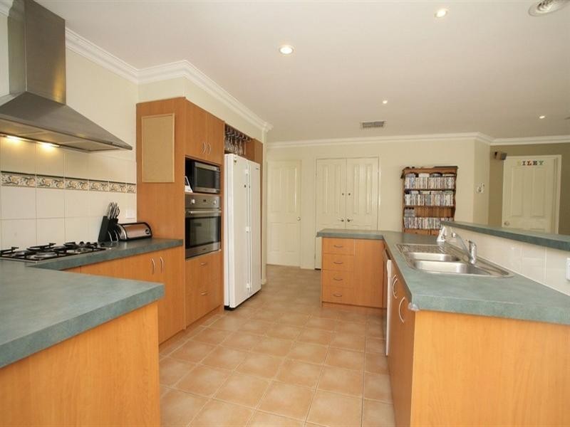 15 Orchid Street, Narre Warren South VIC 3805