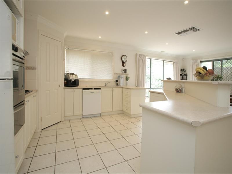 13 Whitecliffe Drive, Rowville VIC 3178