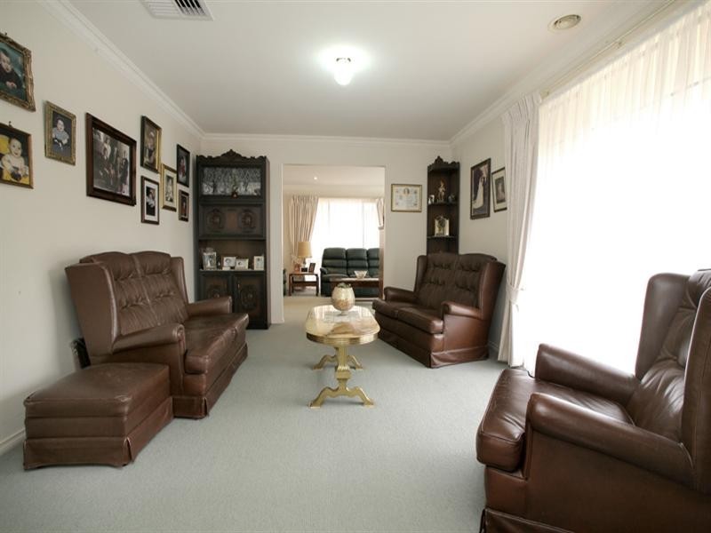 13 Whitecliffe Drive, Rowville VIC 3178