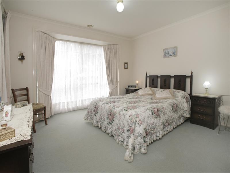 13 Whitecliffe Drive, Rowville VIC 3178