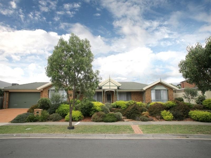 13 Whitecliffe Drive, Rowville VIC 3178