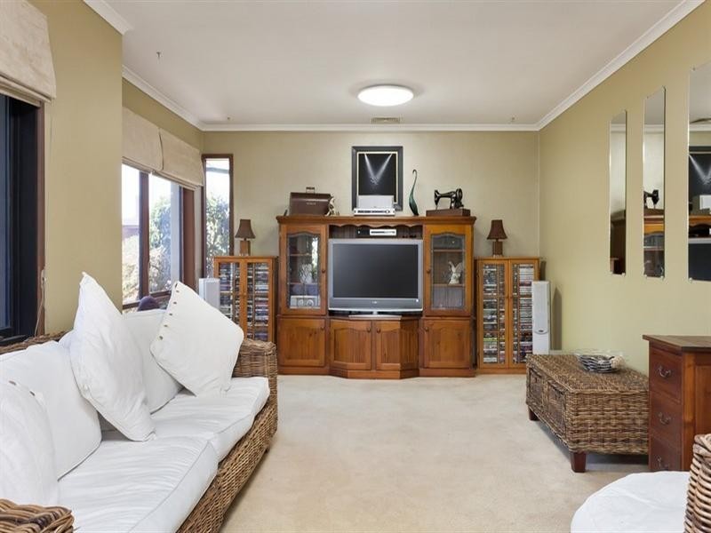 13 Fernlea Avenue, Rowville VIC 3178