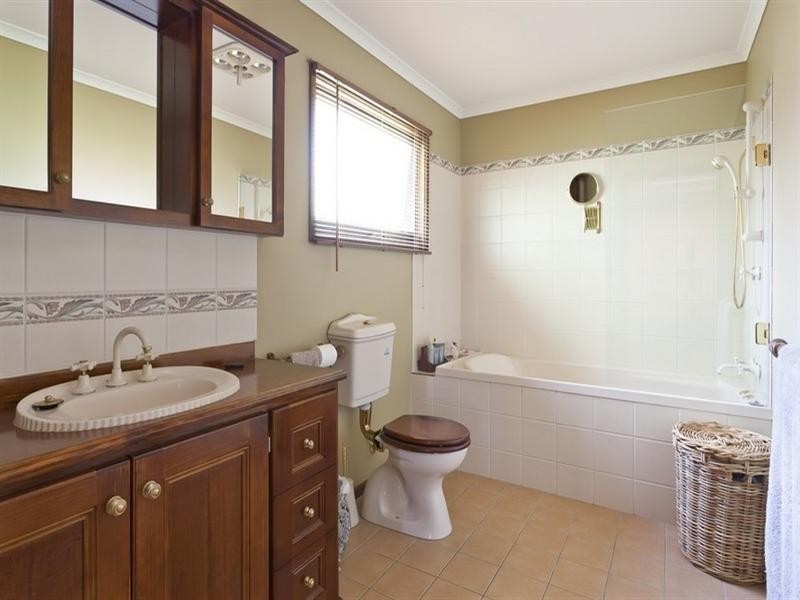 13 Fernlea Avenue, Rowville VIC 3178