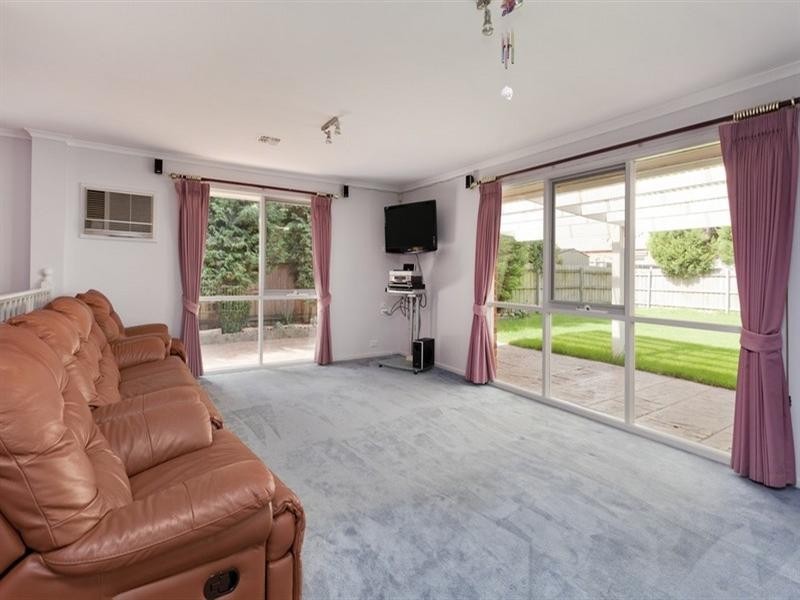 6 Dandelion Drive, Rowville VIC 3178