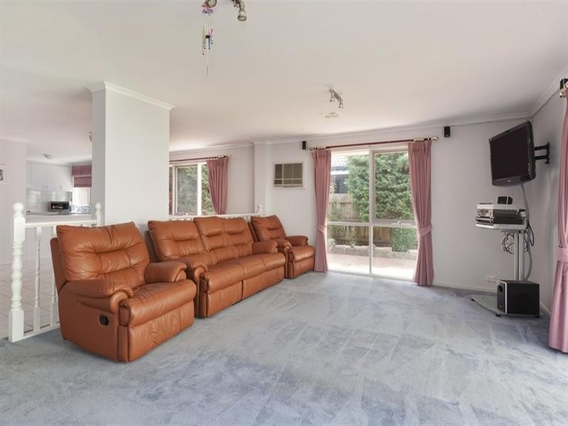 6 Dandelion Drive, Rowville VIC 3178
