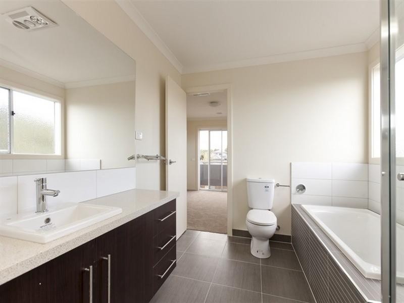 1/1584 Dandenong Road, Huntingdale VIC 3166