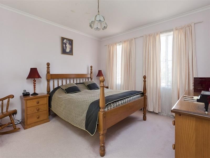 8 Wahroonga Court, Rowville VIC 3178