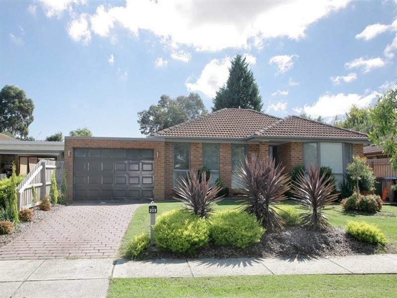 203 Dandelion Drive, Rowville VIC 3178