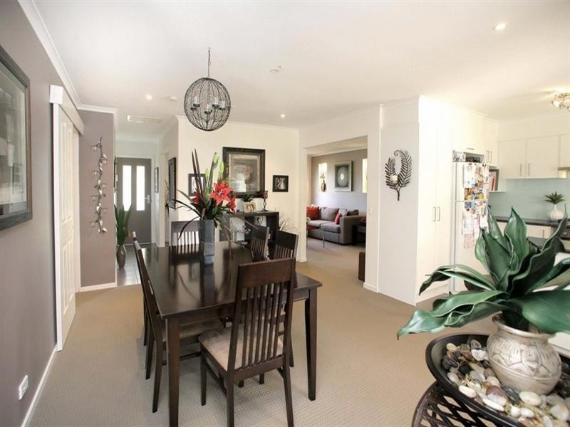 203 Dandelion Drive, Rowville VIC 3178