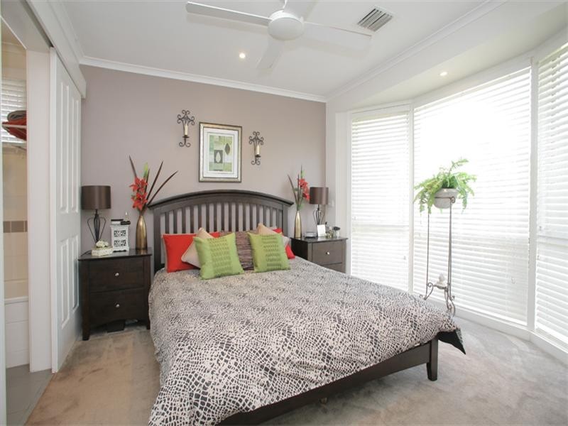 203 Dandelion Drive, Rowville VIC 3178