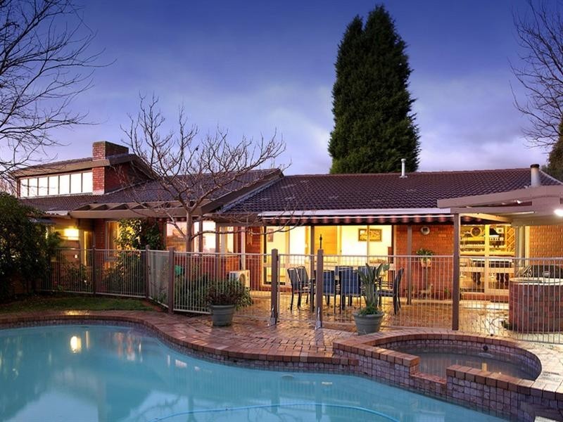 2 Barellan Close, Rowville VIC 3178