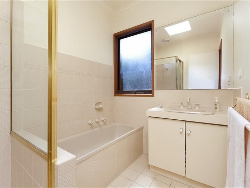 2 Barellan Close, Rowville VIC 3178