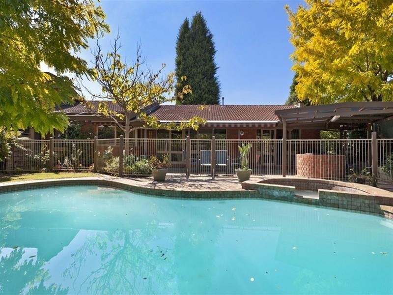 2 Barellan Close, Rowville VIC 3178