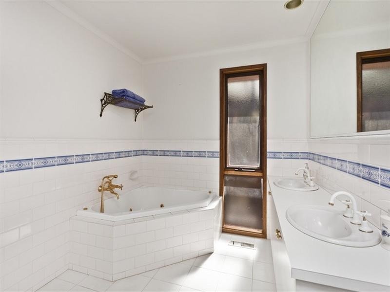 8 Virgilia Court, Rowville VIC 3178