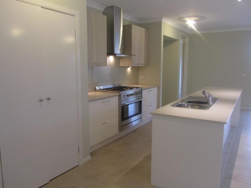 11 Flack Way, Cranbourne North VIC 3977