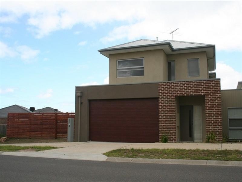 32 Gearon Avenue, Rowville VIC 3178